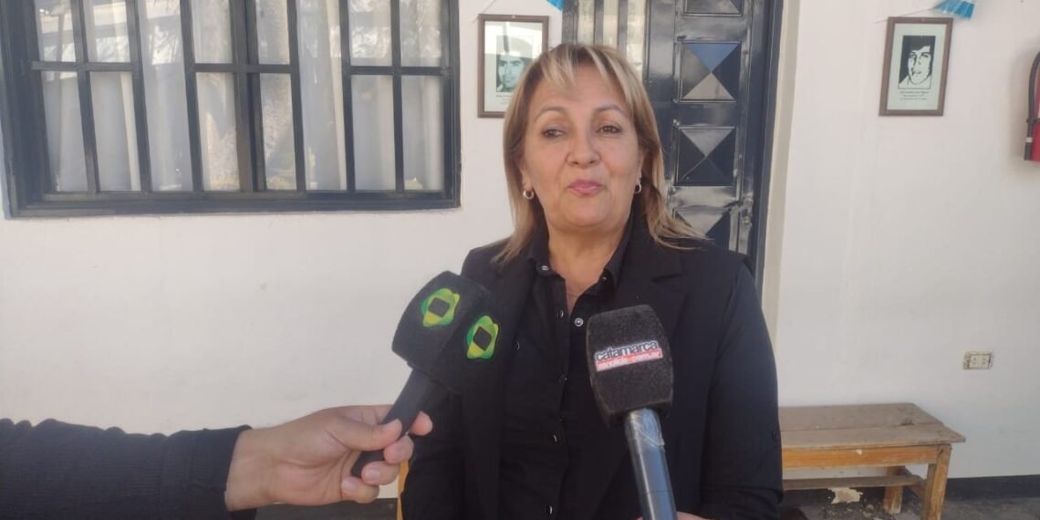 Leticia Romero impulsa un paseo municipal de artesanos en la Plaza 25 de Mayo
