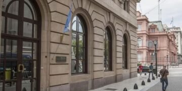 Milei promete espías “despolitizados”: el plan para definir quién entra y quién asciende en la SIDE