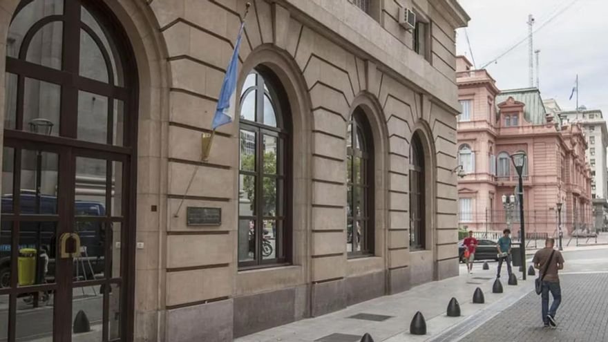 Milei promete espías “despolitizados”: el plan para definir quién entra y quién asciende en la SIDE