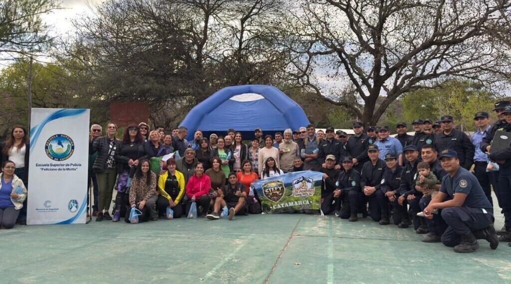 «Senderos Seguros»: Capacitación policial para promover la prevención y el cuidado en actividades al aire libre
