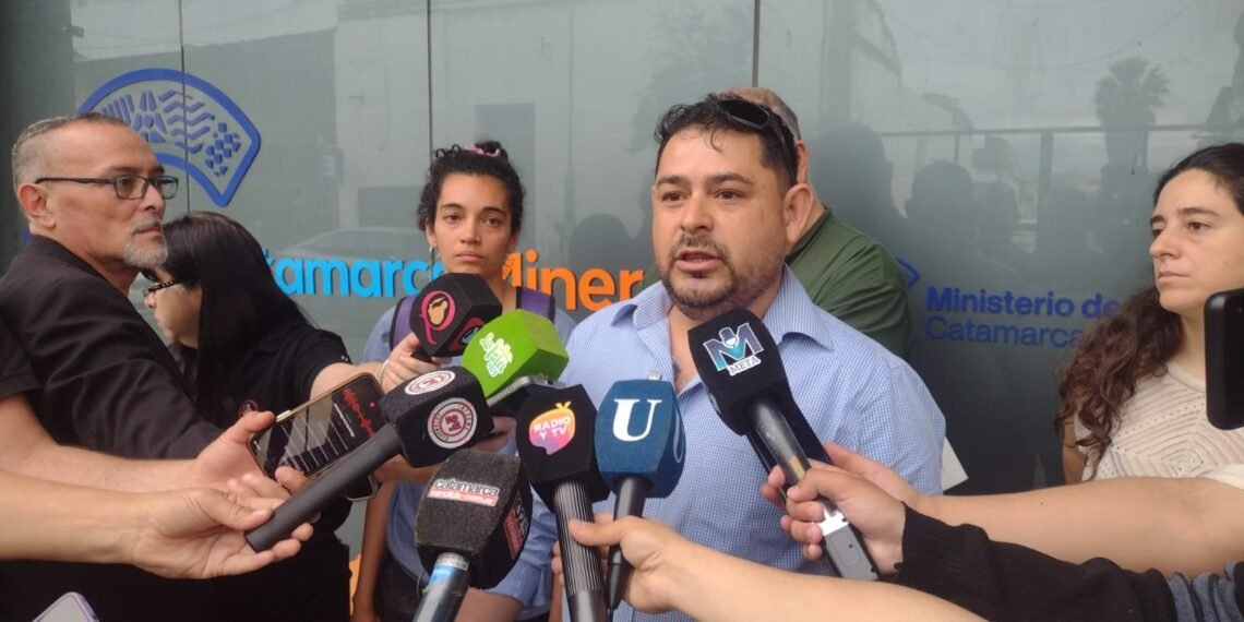 Vecinos de El Alto reclaman información y piden suspender actividades de exploración minera