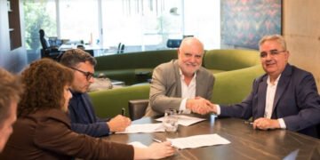 Catamarca firmó un convenio para otorgar 3.500 becas de formación en inteligencia artificial, programación y negocios digitales