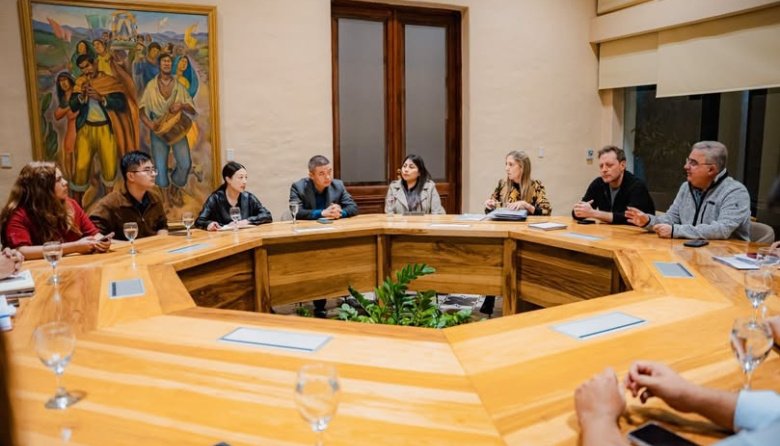 El Gobernador dialogó con proveedores mineros de Tinogasta para fortalecer su participación en la actividad