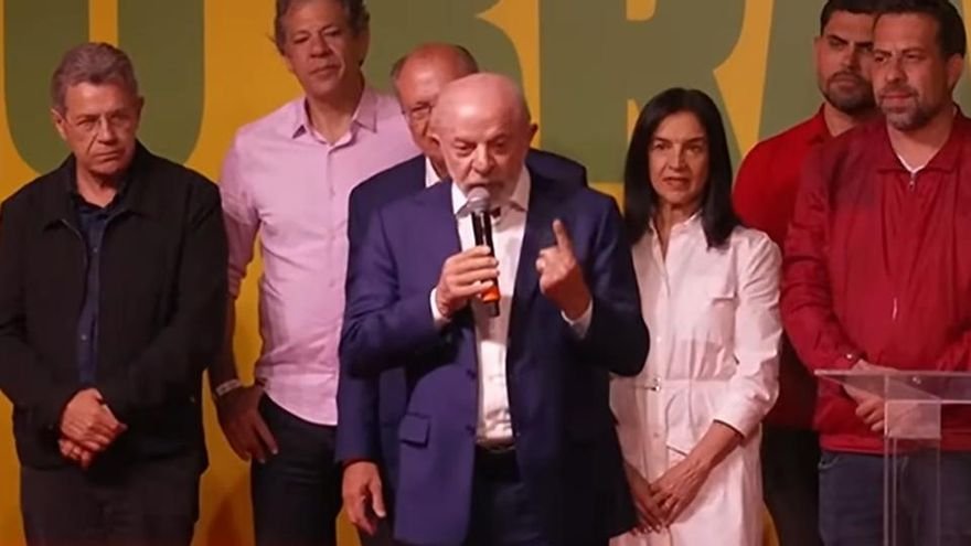 Flávio Bolsonaro, el candidato con vínculos paramilitares que acaricia la presidencia de Brasil