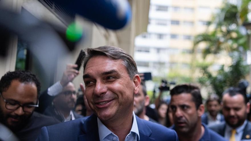 Las causas judiciales que enfrenta Flávio Bolsonaro en Brasil: está acusado de corrupción, lavado de dinero y evasión fiscal