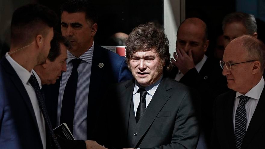 Para el Financial Times, Milei «mostró escasa empatía” y sus reformas económicas están «bajo presión»