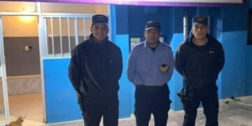 Policías le salvaron la vida a un joven de 27 años en el barrio La Tablada